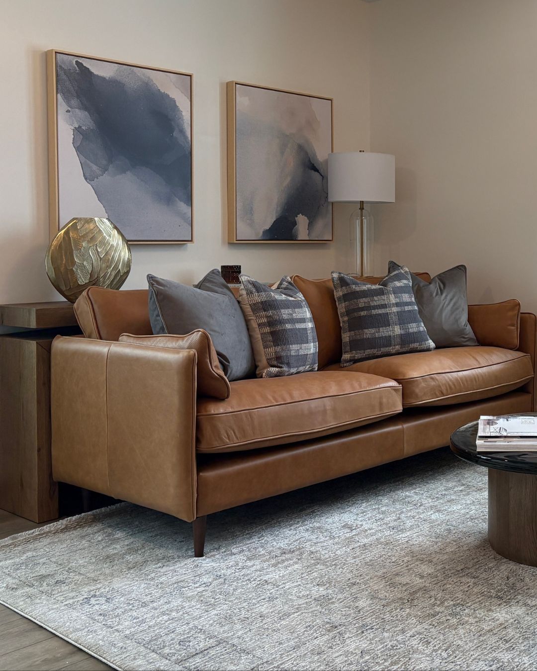 I had the absolute pleasure of sourcing furniture for @realisticbuilders new showroom area for their office renovation! They have been an absolute pleasure to work with and I look forward to continuing collaborations in the future.